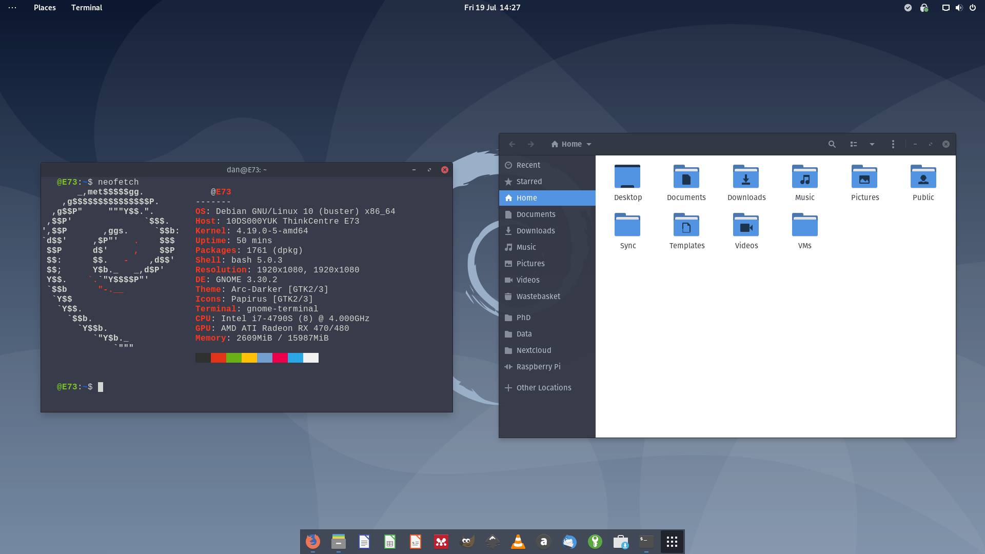 Pulpit systemu Linux Debian oparty na środowisku GNOME.