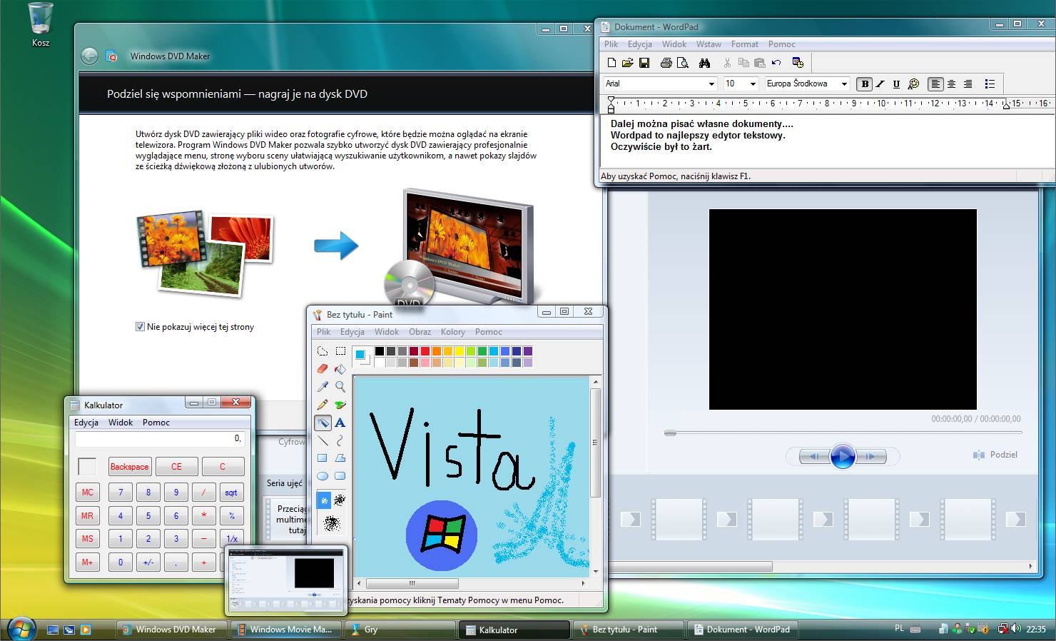 Kolejny podgląd na zestaw otwartych aplikacji systemowych- Paint, Kalkulator, WordPad, DVD Maker, Movie Maker.